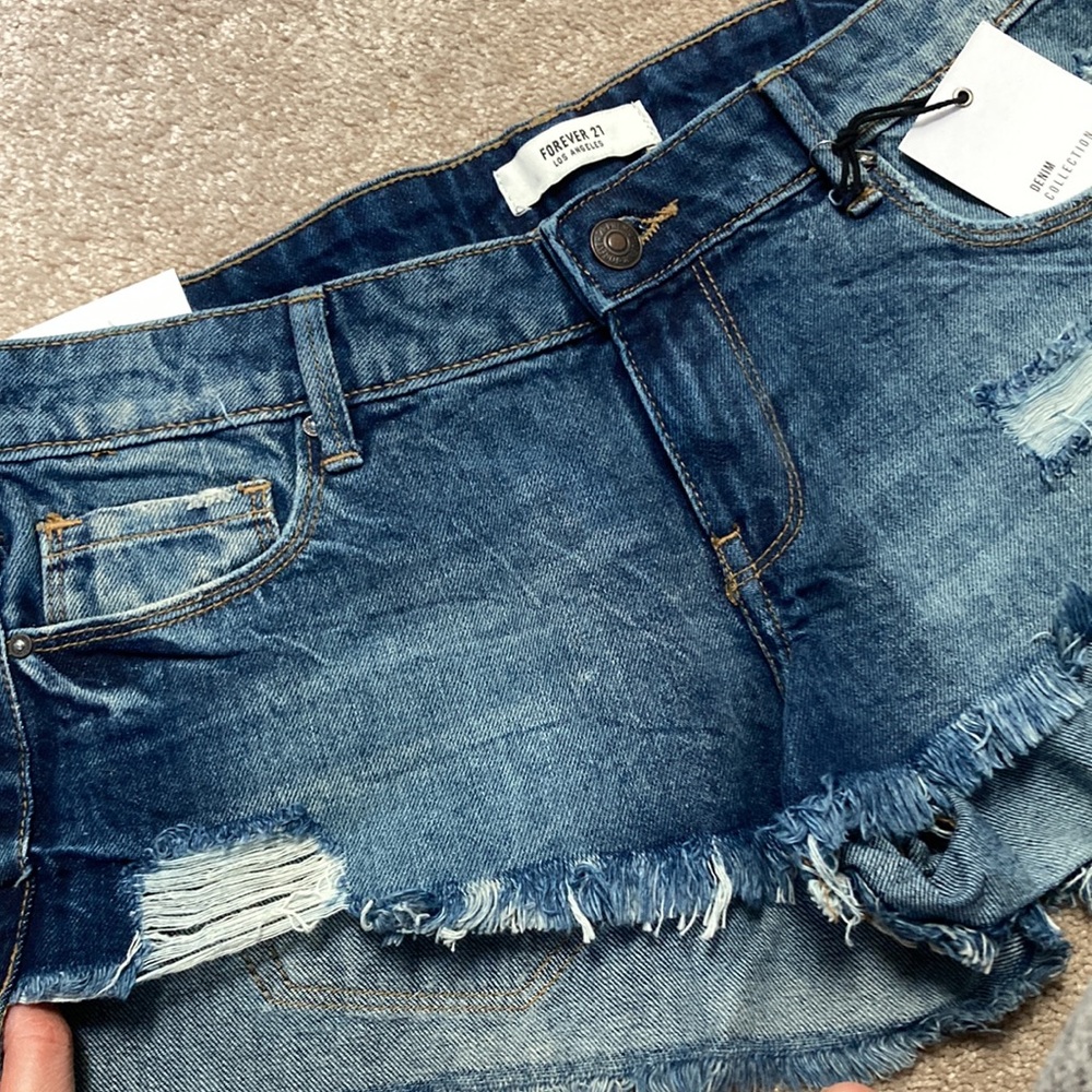 Denim shorts - Picture 3 of 3